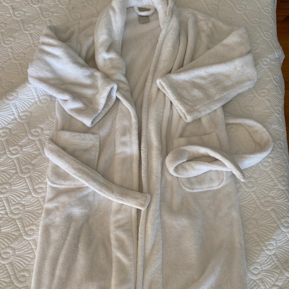VGUC white microfiber fleece Pottery Barn bathrobe - Picture 2 of 6